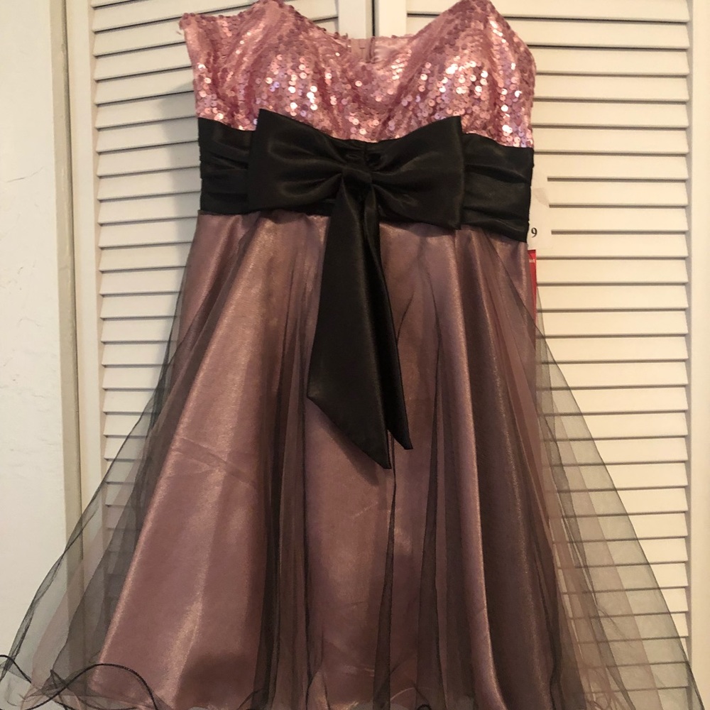 Strapless formal dress